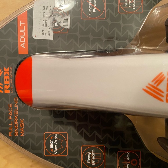 New, (in the package), snorkel mask, black background - Picture 3 of 3